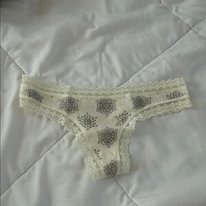 Victoria's Secret XS Cream Lace Thong